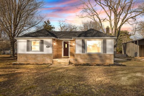 3960 W Hallett Rd, Hillsdale, MI, 49242-9484 | Card Image