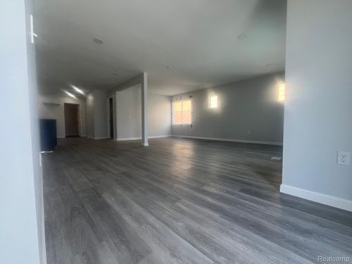 15095 Strathmoor St, Detroit, MI, 48227-2933 | Card Image