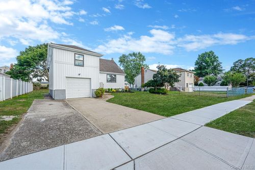 7 Ford Dr W, Massapequa, NY, 11758-3720 | Card Image