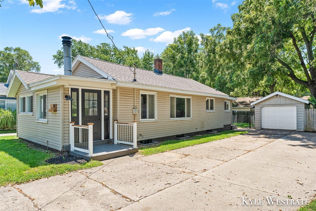 32nd St, Grand Rapids, MI 49548