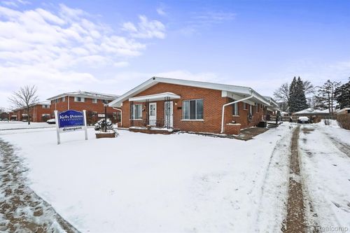 23301 Kelly Rd, Eastpointe, MI, 48021-2086 | Card Image