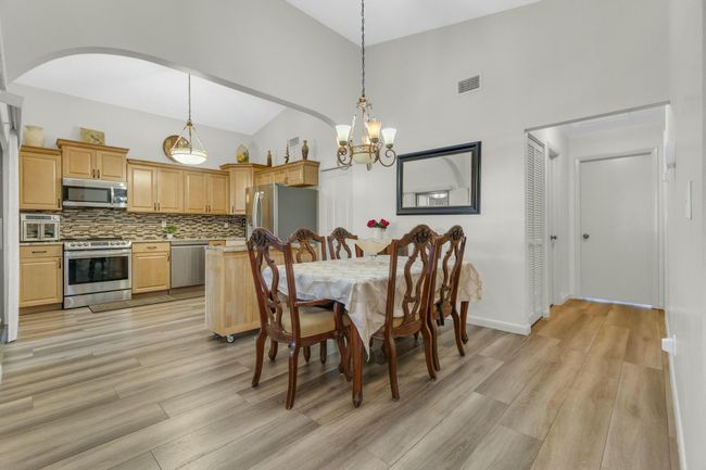 4389 Willow Pond Cir, Condo with 2 bedrooms, 2 bathrooms and null parking in West Palm Beach FL | Image 11