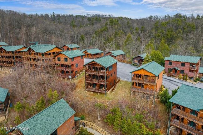 880 Great Smoky Way, House other with 4 bedrooms, 4 bathrooms and null parking in Gatlinburg TN | Image 48