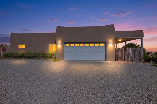 7 Lauro Rd, Santa Fe, NM, 87508-9169 | Card Image