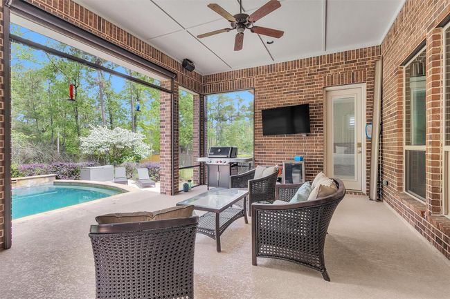 Screened-in patio | Image 41