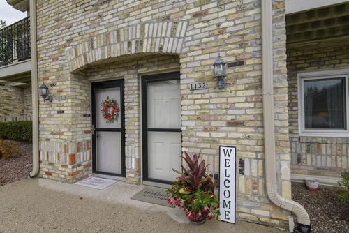 1132 W Baldwin Court, Mequon, WI, 53092 | Card Image