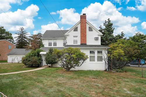 52 Little Neck Pkwy, Little Neck, NY, 11362-1837 | Card Image