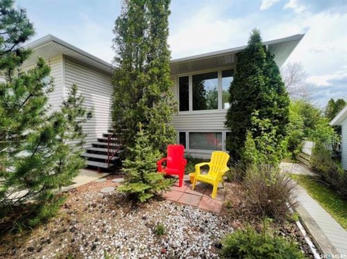 451 3rd Ave Nw, Swift Current, SK, S9H0S4 | Card Image