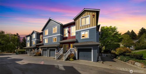 2704-9067 161st Ct Ne, Redmond, WA, 98052-7558 | Card Image