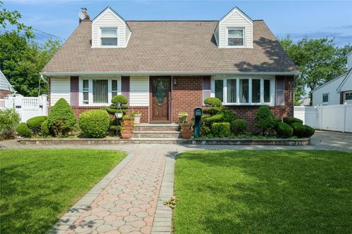 537 Duryea Ave, Uniondale, NY, 11553-2222 | Card Image