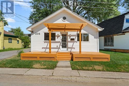 235 Lincoln Road W, Fort Erie (Crystal Beach), ON, L0S1B0 | Card Image