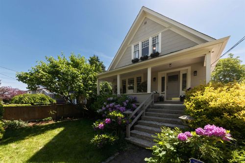 7952 15th Ave, Burnaby, BC, V3N1X1 | Card Image