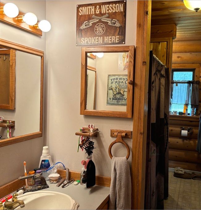 Main Floor Bathroom | Image 13