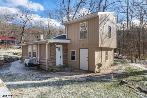 32 E Park Dr, West Milford, NJ, 07480-4107 | Card Image