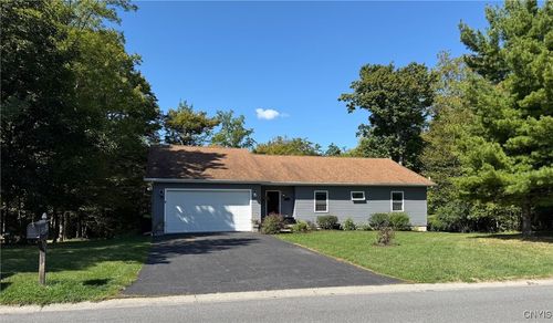 4811 Manor Hill Dr, Syracuse, NY, 13215-1336 | Card Image