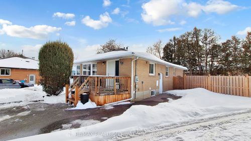 68 Marlin Crt, Newmarket, ON, L3Y2W8 | Card Image