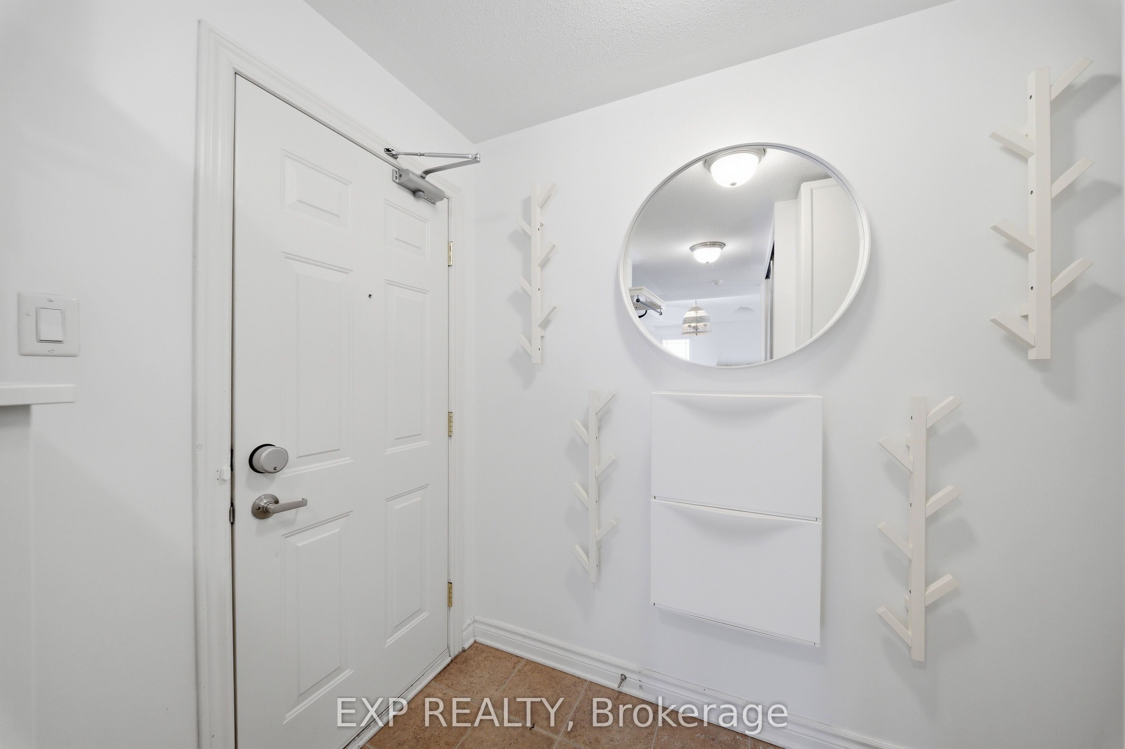 Residential Lease in South of Baseline to Knoxdale 3