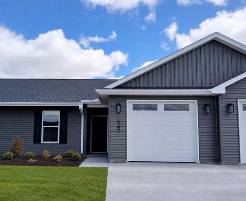 547 N 4th Ave, Eldridge, IA, 52748-1370 | Card Image