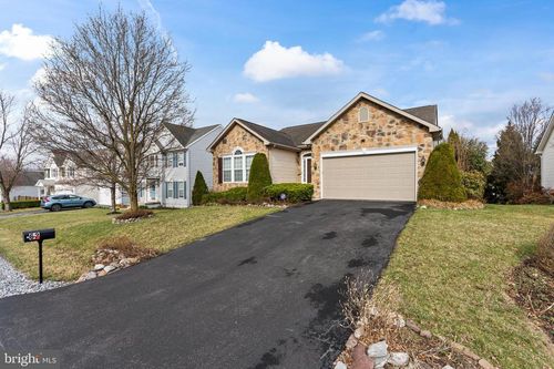 62 Kerrigan Ct, MARTINSBURG, WV, 25405-6297 | Card Image