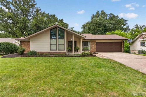 15250 Kingsman Cir, Chesterfield, MO, 63017-7412 | Card Image
