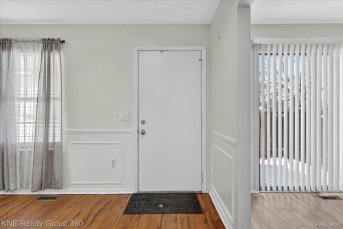 8092 Willow Ln, Warren, MI, 48093-1688 | Card Image