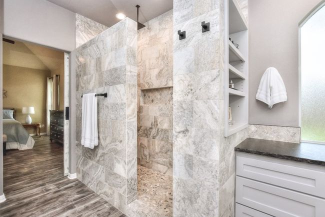 Primary Bathroom | Image 26