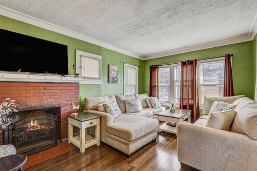 2211 Foster St, Evanston, IL, 60201-3353 | Card Image