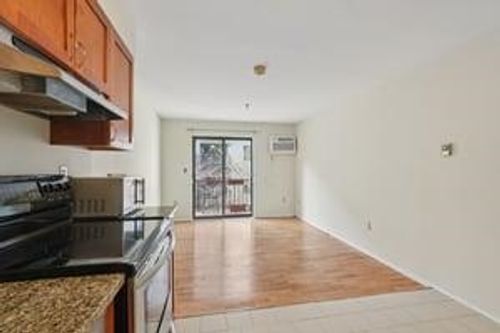 e-114 Willow Ave, Hoboken, NJ, 07030-3624 | Card Image