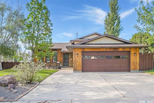 114 Sumner Cres, Saskatoon, SK, S7L7A4 | Card Image