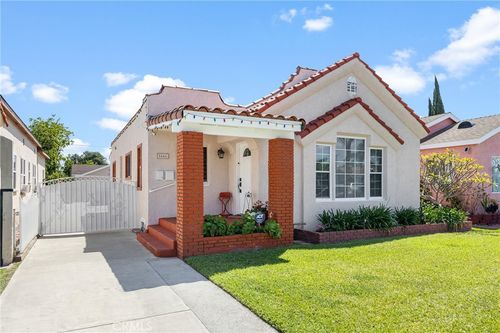 8446-B California Avenue, South Gate, CA, 90280 | Card Image