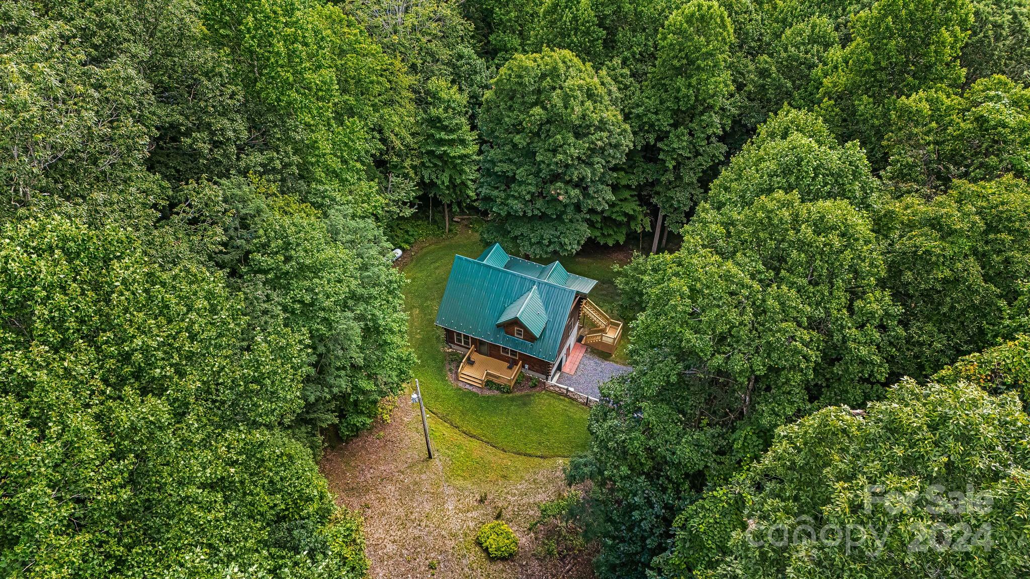 Roaring Fork Rd, Burnsville, NC 28714