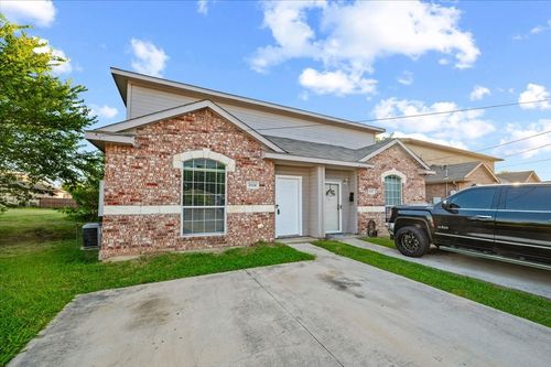 2122 W E Roberts Dr, Grand Prairie, TX, 75051-1250 | Card Image