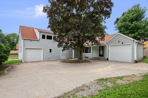 1321 46th Ave, Rock Island, IL, 61201-6851 | Card Image