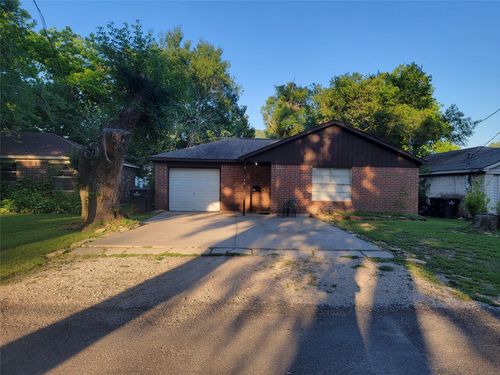 116 N Coffelt St, Alvin, TX, 77511-2536 | Card Image