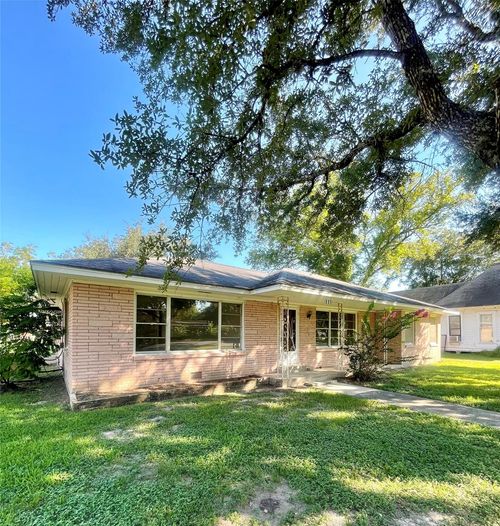 302 E Devers Ave, Ganado, TX, 77962-8495 | Card Image