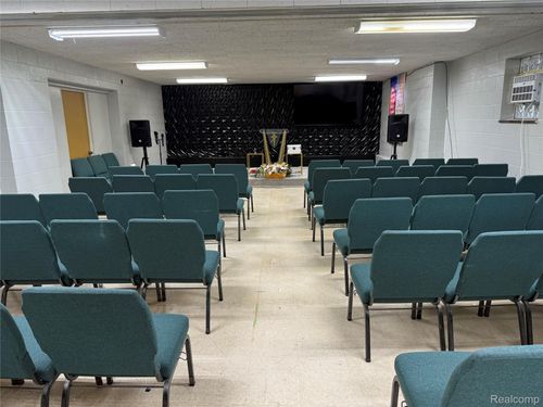 5000 5000 Pelham Rd Road, Dearborn Heights, MI, 48125 | Card Image