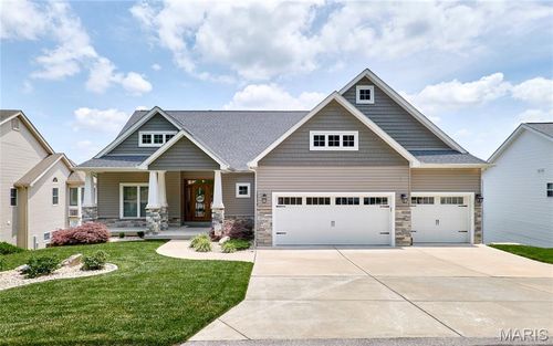 10234 Village Dr E, Foristell, MO, 63348-2479 | Card Image