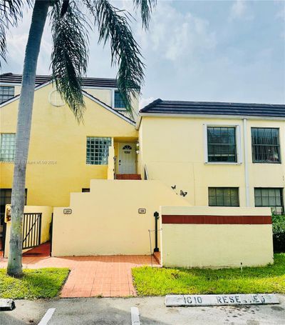 202-A - 13006 Sw 88th Ter, Townhouse with 2 bedrooms, 2 bathrooms and null parking in Miami FL | Image 1