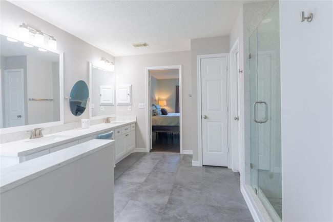 Updated primary en-suite | Image 25
