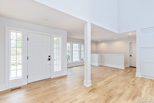 31 Windwood Ct, Westhampton, NY, 11977-1318 | Card Image