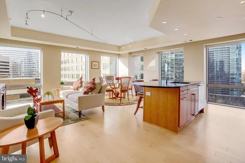 2007-1111 19th St N, ARLINGTON, VA, 22209-1709 | Card Image