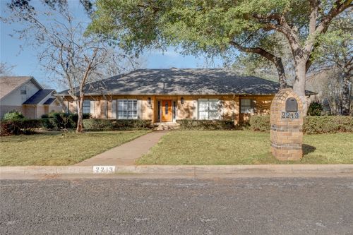 2213 Melissa Dr, Palestine, TX, 75803-8596 | Card Image