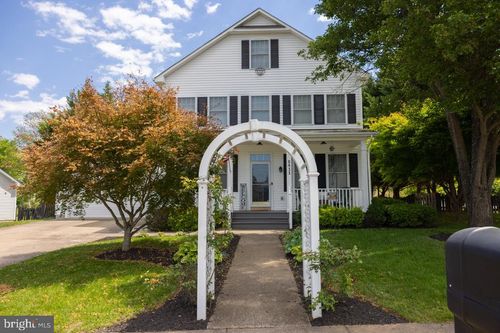 8411 Eldorado Dr, MARSHALL, VA, 20115-3260 | Card Image