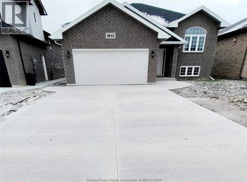 1045 Aspen Ridge Cres, Belle River, ON, N8L1A8 | Card Image