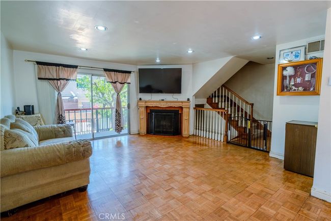 UNIT-33 - 14287 Foothill Blvd, Townhouse with 3 bedrooms, 3 bathrooms and 2 parking in Sylmar CA | Image 4