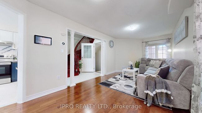 41 Lauraglen Cres, House attached with 6 bedrooms, 4 bathrooms and 4 parking in Brampton ON | Image 7