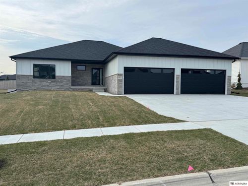 8825 Ranch Gate Rd, Lincoln, NE, 68520-1512 | Card Image