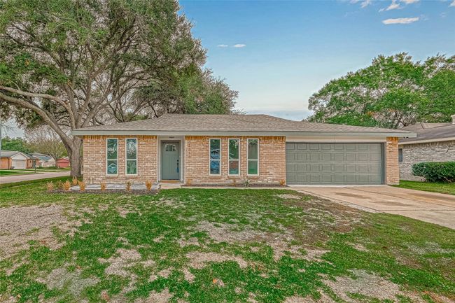 2330 Grind Stone Ln, House other with 3 bedrooms, 2 bathrooms and 2 parking in Sugar Land TX | Image 6