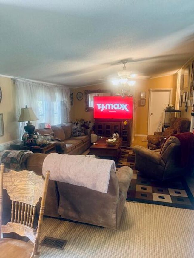 92 Spring Meadow Cir, House other with 4 bedrooms, 2 bathrooms and null parking in Campbellsville KY | Image 14