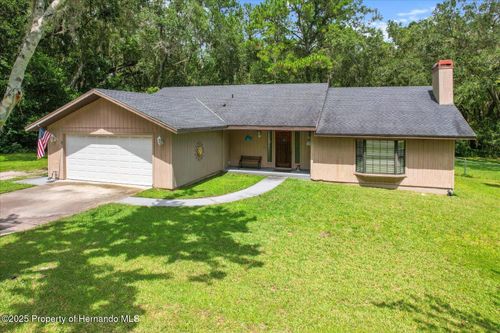 916 Whiteway Dr, BROOKSVILLE, FL, 34601-1221 | Card Image